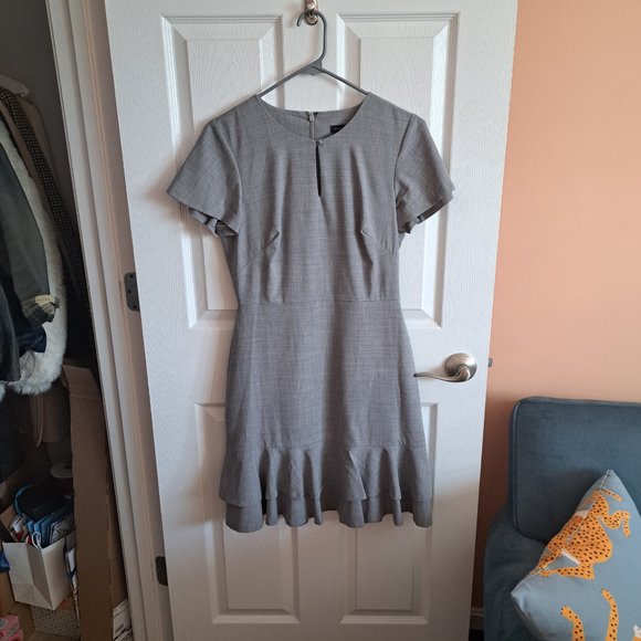 Grey suit dress, short sleeve, ruffle hem - Picture 6 of 7